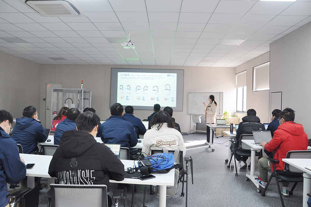 歡迎蘇州某司來(lái)我司參加愛(ài)普生機(jī)器人專場(chǎng)培訓(xùn)