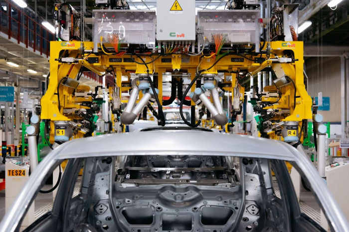 活躍在汽車(chē)生產(chǎn)線上的優(yōu)傲協(xié)作機(jī)器人UR10靈活作用大！