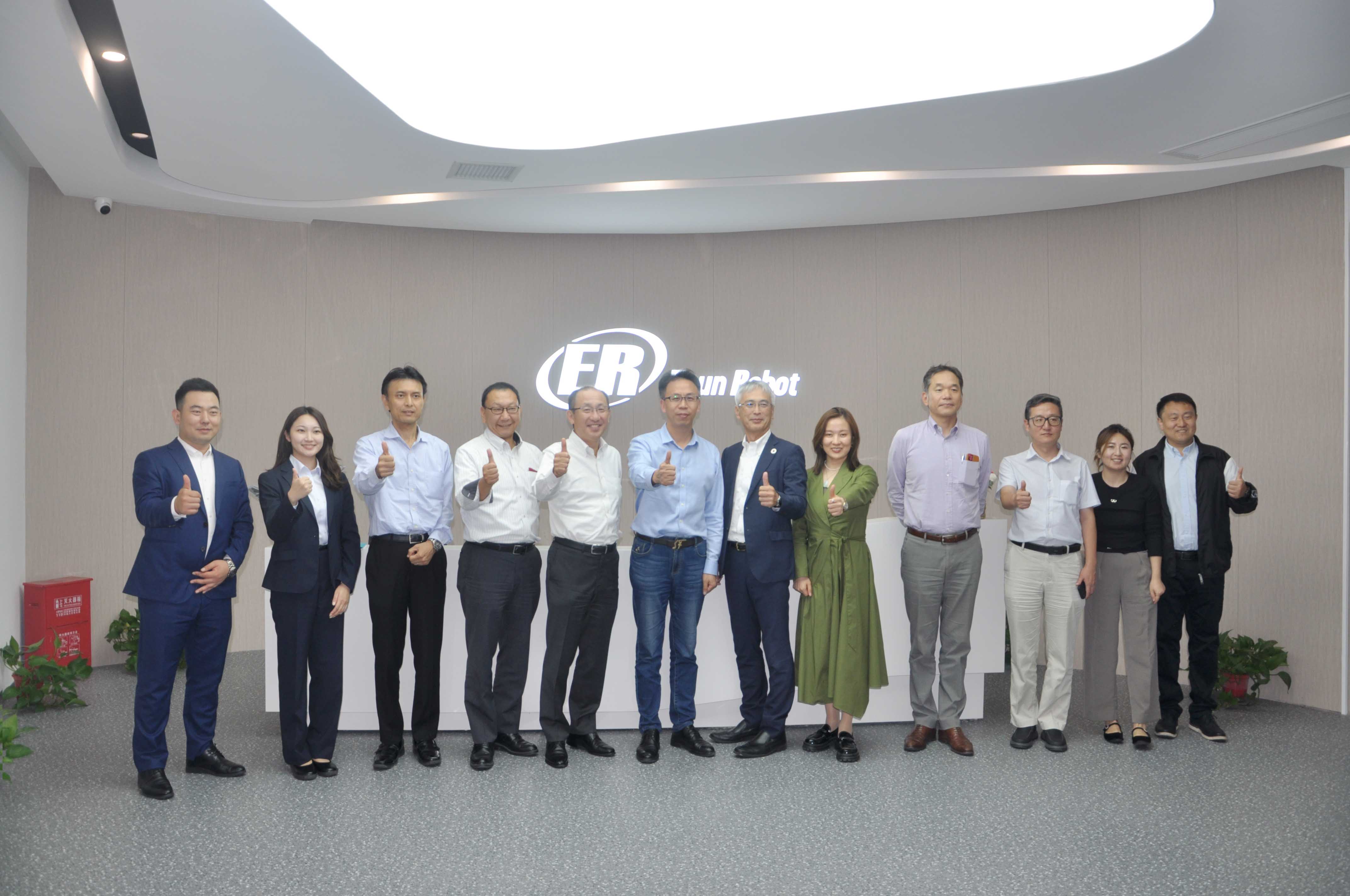 熱烈歡迎愛(ài)普生公司執(zhí)行官一行蒞臨鎰升機(jī)器人！